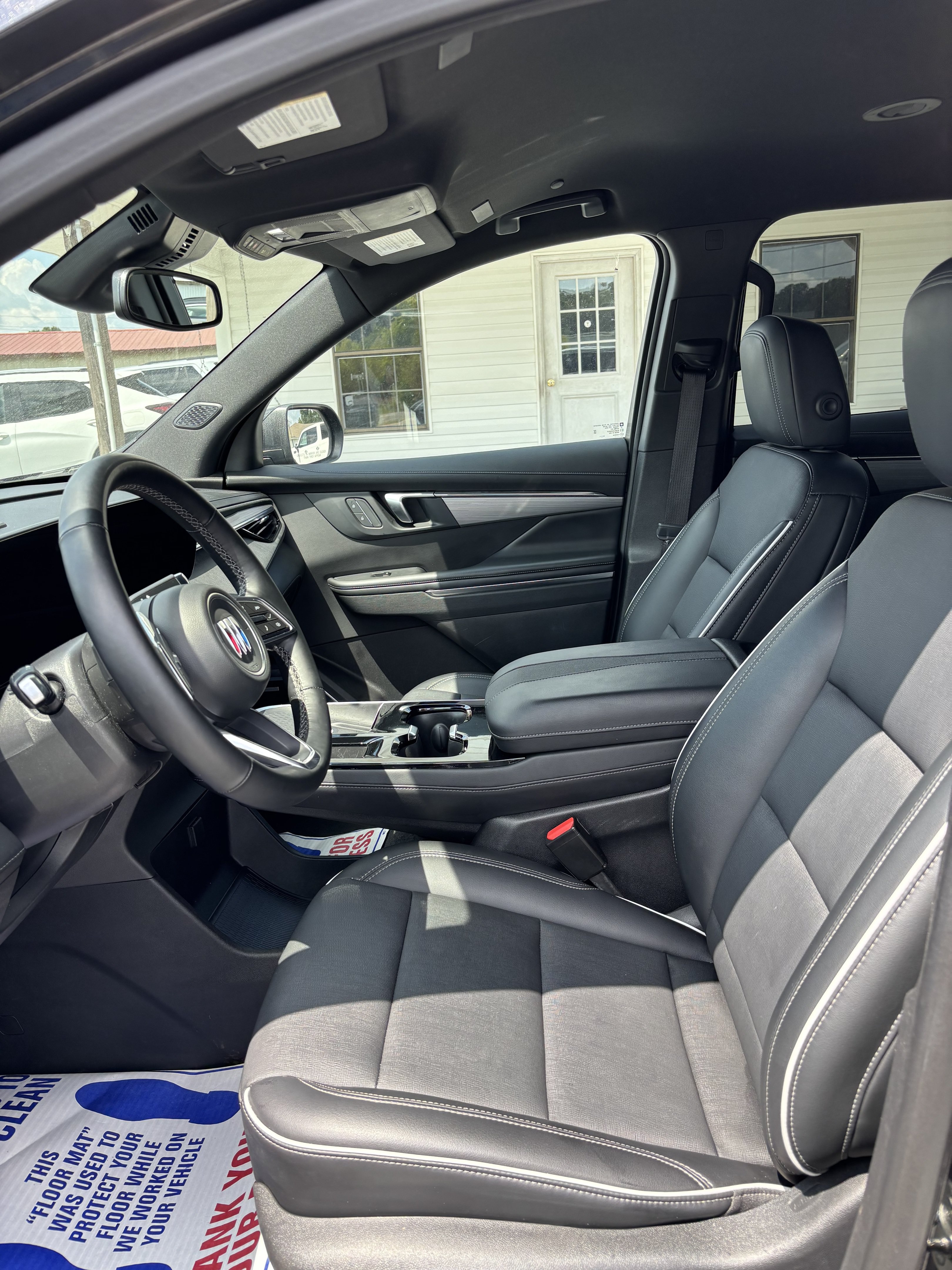 Used 2025 Buick Enclave Preferred AWD/4WD image 6