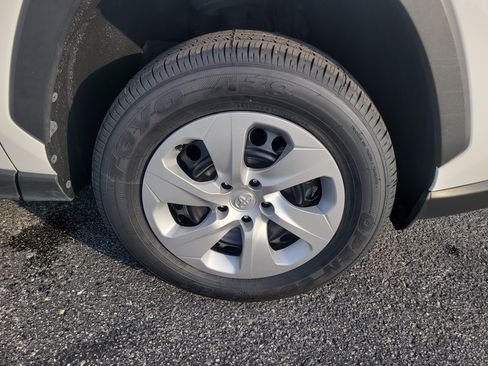 Certified 2023 Toyota RAV4 LE FWD image 9