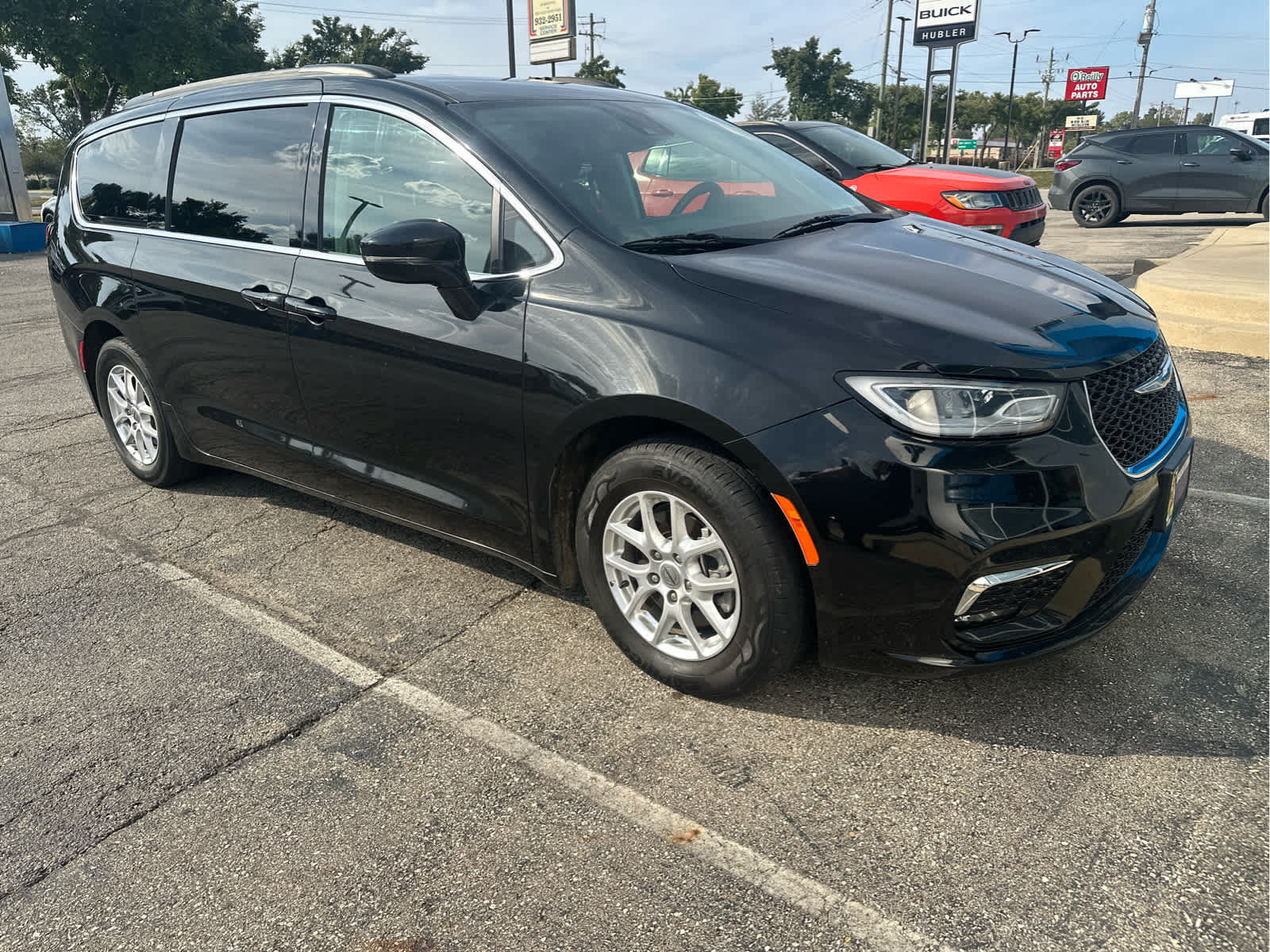 Used 2022 Chrysler Pacifica Touring-L FWD image 3