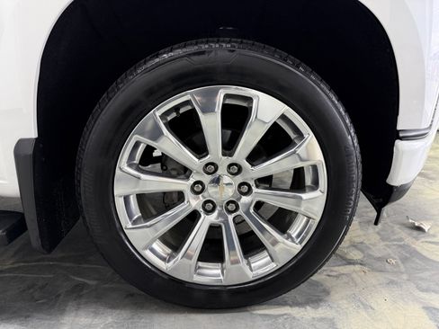 Used 2022 Chevrolet Silverado 1500 High Country w/ Technology Package image 37