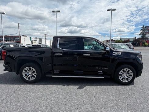 Used 2024 GMC Sierra 1500 Denali w/ Technology Package AWD/4WD image 2
