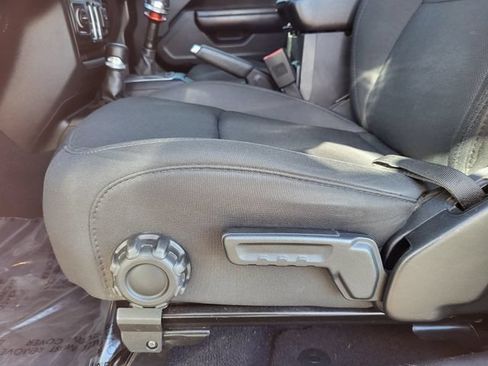 Used 2019 Jeep Wrangler Sport AWD/4WD image 18