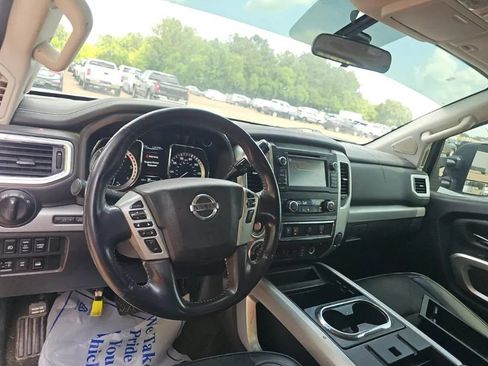 Used 2018 Nissan Titan PRO-4X w/ Pro-4x Utility Package AWD/4WD image 10