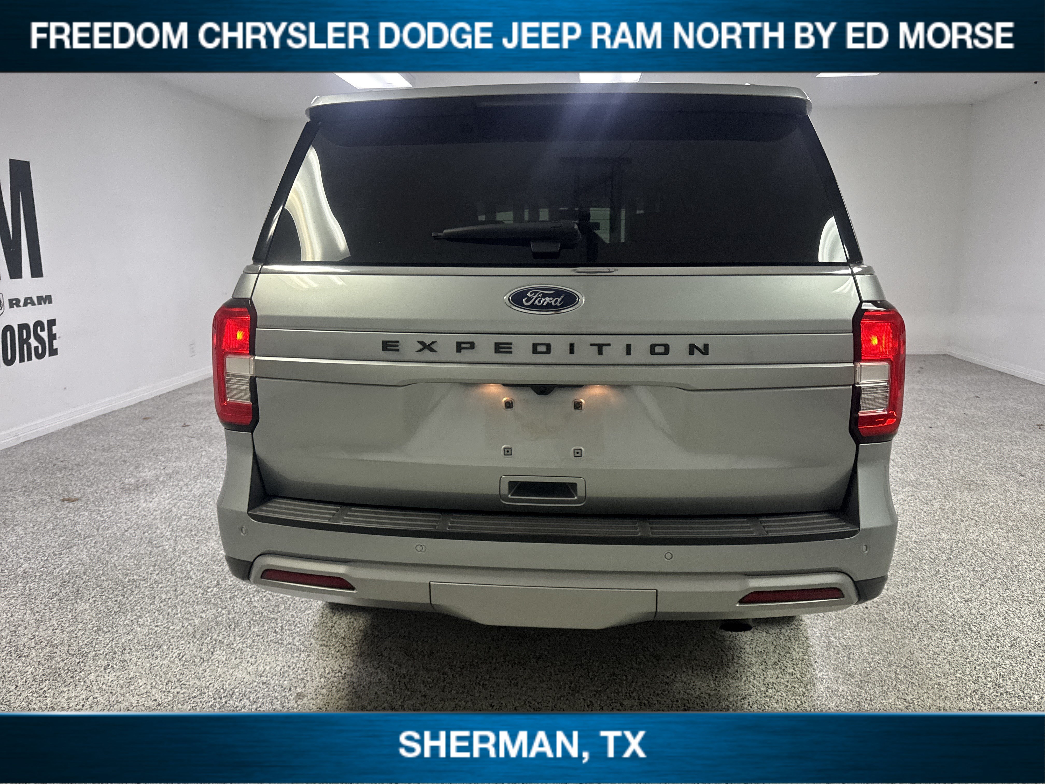Used 2024 Ford Expedition XLT RWD image 5