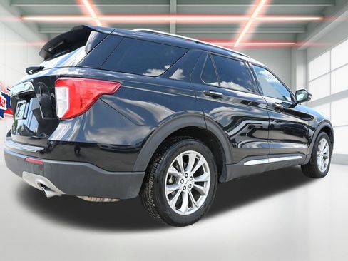 Used 2023 Ford Explorer Limited w/ Equipment Group 301A RWD image 3