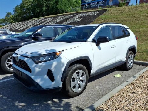 Used 2021 Toyota RAV4 LE AWD/4WD image 4