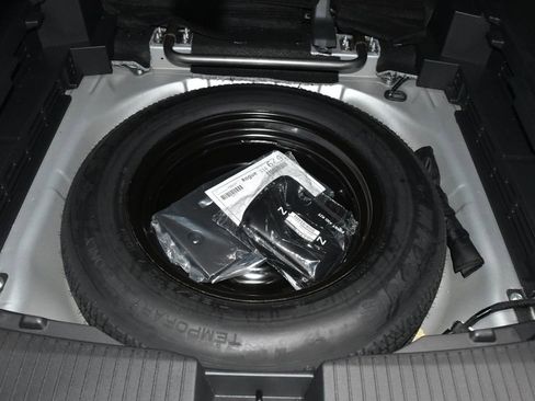 Certified 2025 Nissan Rogue S image 28