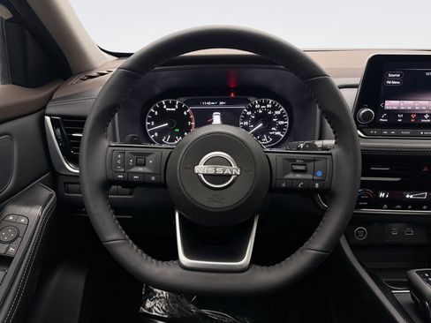 Used 2022 Nissan Rogue SV w/ SV Premium Package image 12