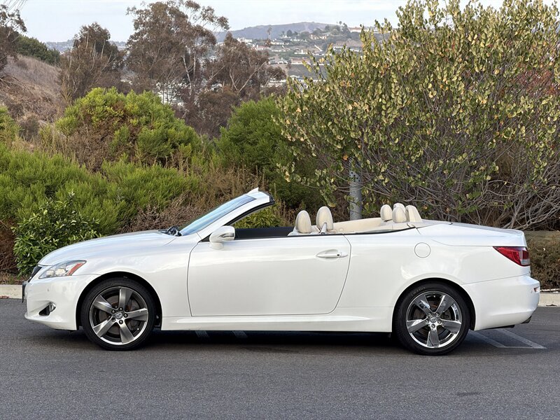 Used 2010 Lexus IS 350C w/ Luxury Pkg RWD image 3