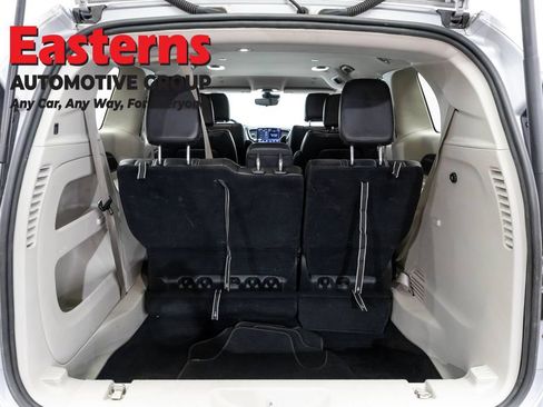Used 2024 Chrysler Pacifica Touring-L FWD image 9