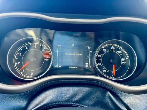 Used 2016 Jeep Cherokee Latitude w/ Cold Weather Group image 19