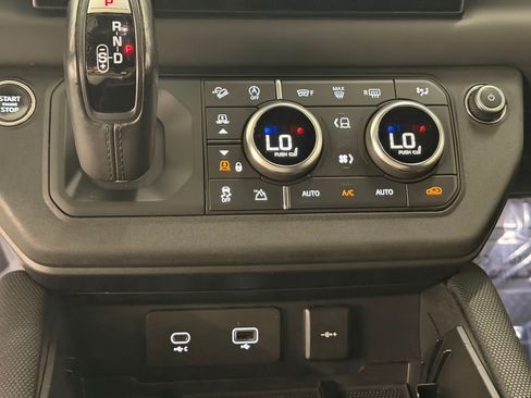 Used 2022 Land Rover Defender 90 V8 AWD/4WD image 18