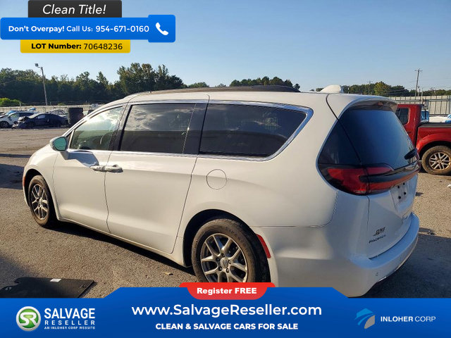 Used 2022 Chrysler Pacifica Touring FWD image 3