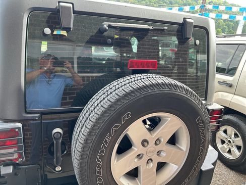 Used 2017 Jeep Wrangler Sport w/ Quick Order Package 24S image 4