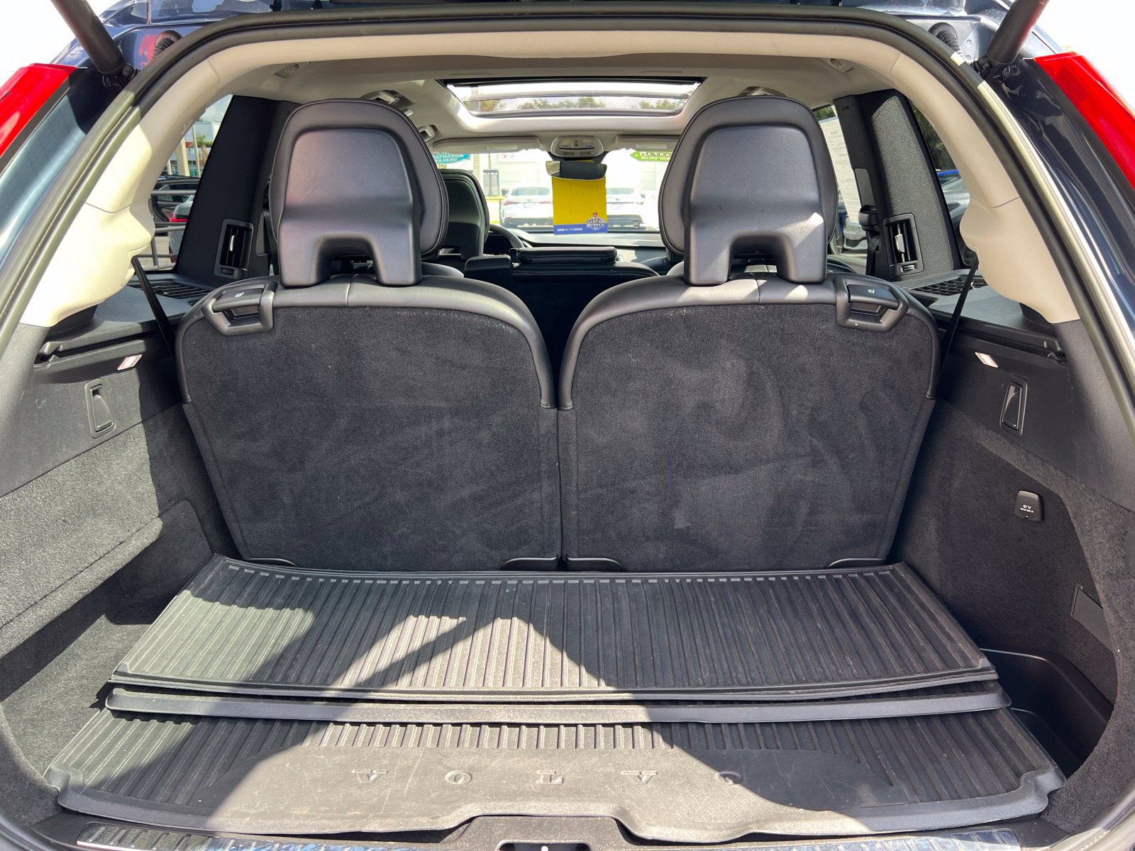 Used 2023 Volvo XC90 B5 Core AWD/4WD image 18