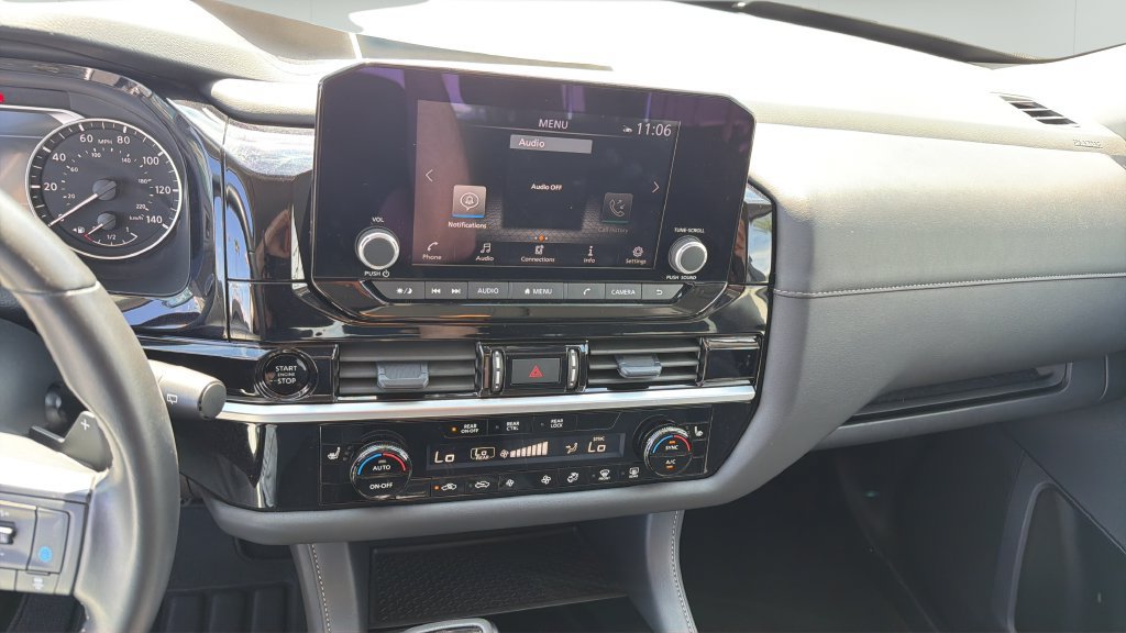 Used 2025 Nissan Pathfinder SV FWD image 23