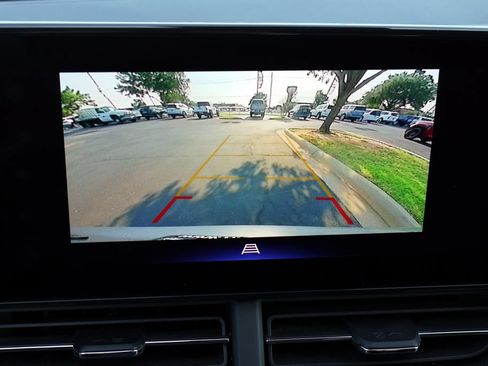 Used 2025 Chevrolet Trax LT w/ LT Convenience Package FWD image 7