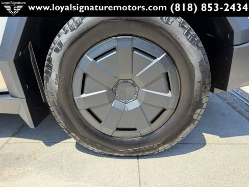 Used 2024 Tesla Cybertruck AWD Crew Cab image 12