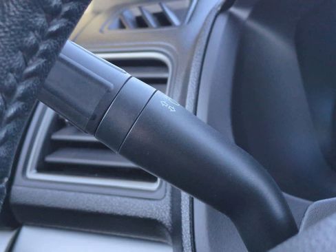 Used 2018 Ford Explorer XLT image 24