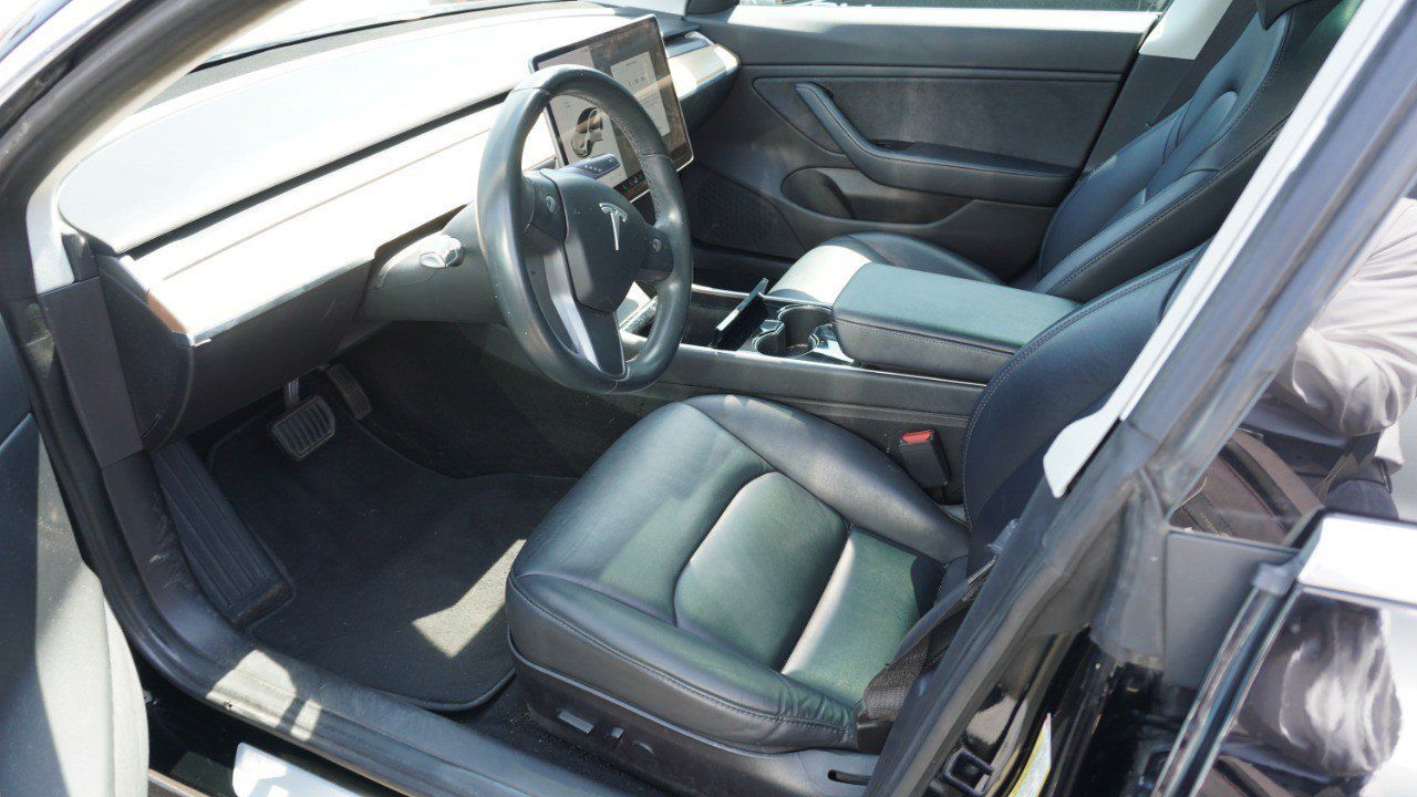Used 2018 Tesla Model 3 Mid Range RWD image 8