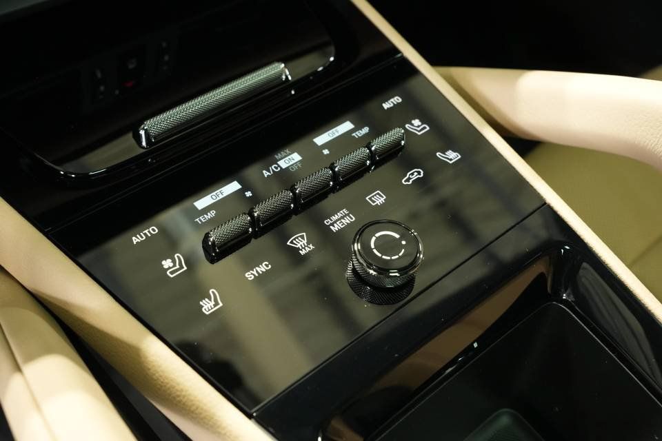 Certified 2026 Porsche Cayenne AWD/4WD image 24