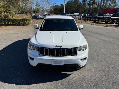 Used 2017 Jeep Grand Cherokee Laredo w/ Quick Order Package 2BE image 2