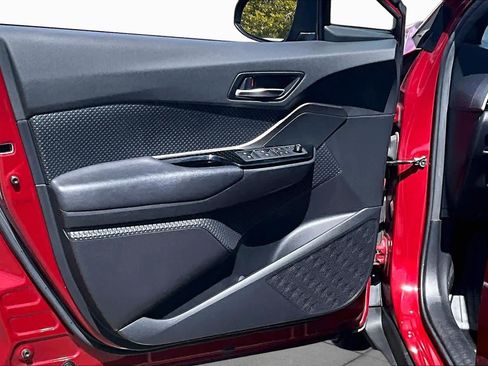 Used 2019 Toyota C-HR XLE FWD image 21