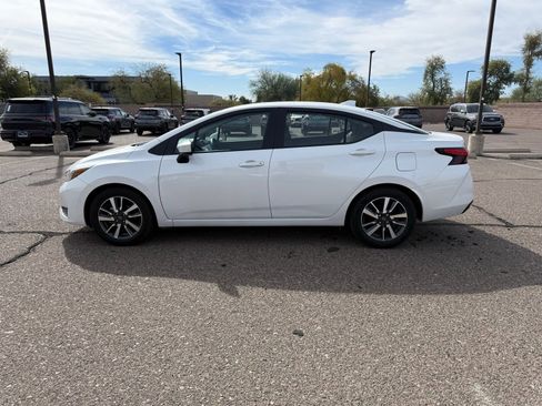 Used 2025 Nissan Versa SV image 7
