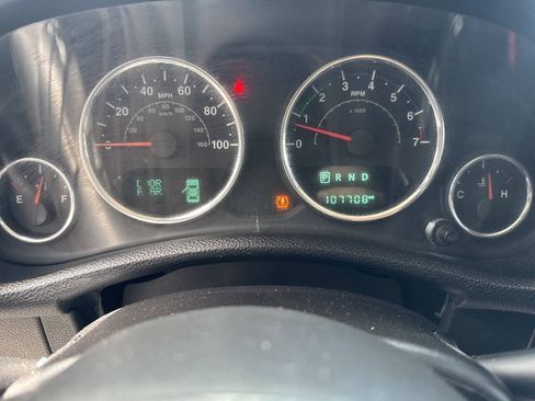 Used 2015 Jeep Wrangler Unlimited Sahara w/ Dual Top Group AWD/4WD image 10