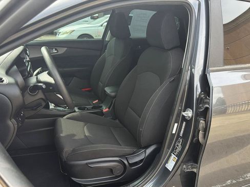 Used 2020 Kia Forte LXS FWD image 11