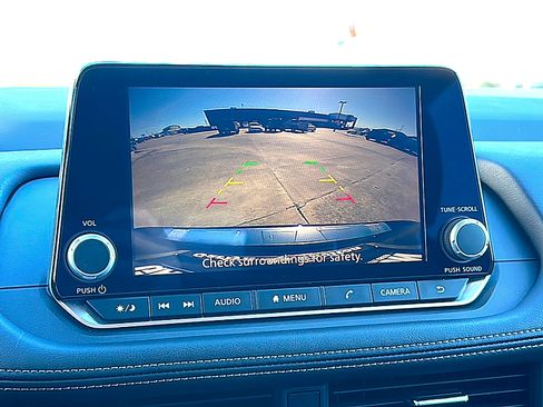 Certified 2025 Nissan Rogue SV image 32