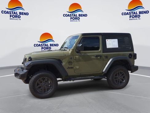 Used 2025 Jeep Wrangler Sport AWD/4WD image 4