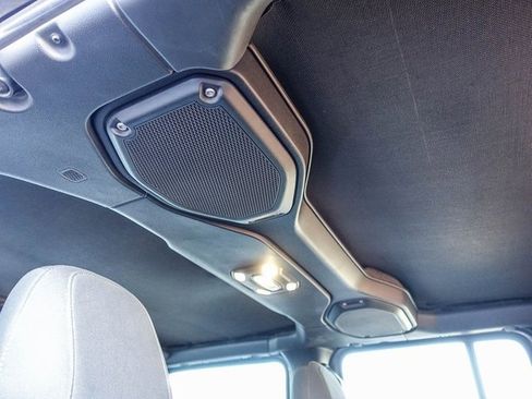 Used 2020 Jeep Gladiator Rubicon w/ Cold Weather Group image 13