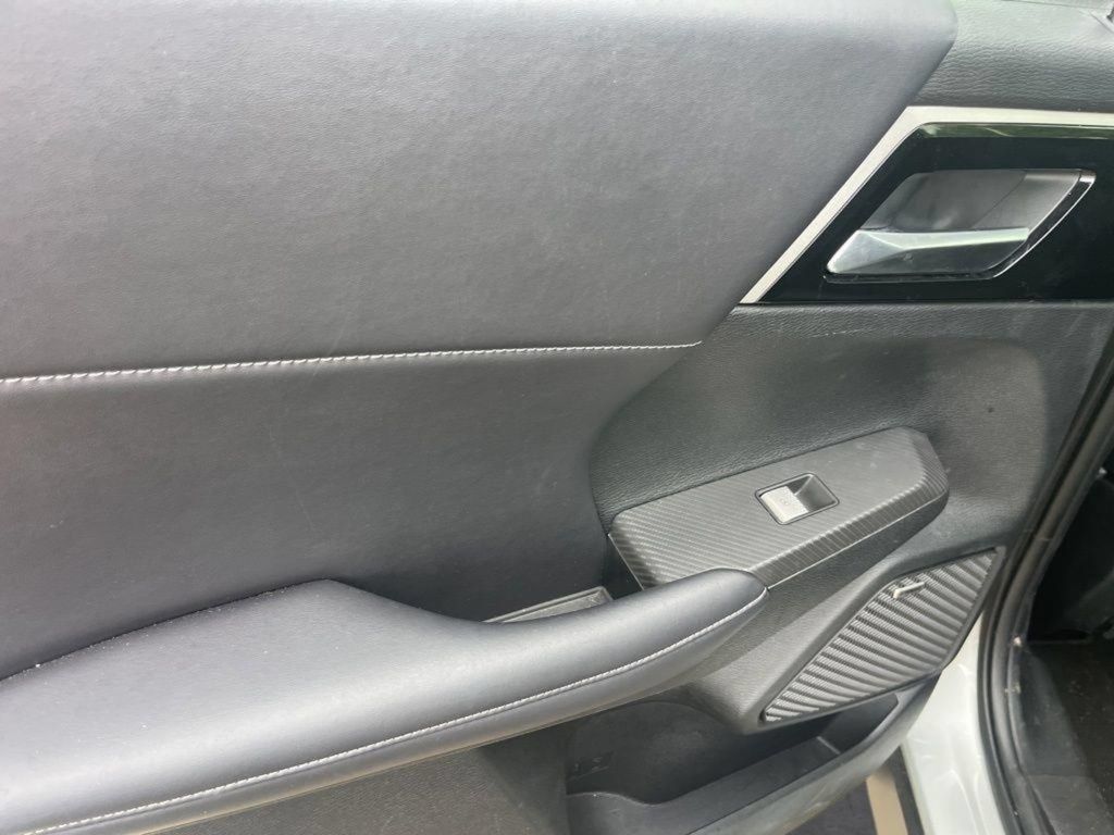Used 2025 Mitsubishi Outlander SE FWD image 32
