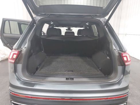 Used 2022 Volkswagen Tiguan SEL R-Line image 12