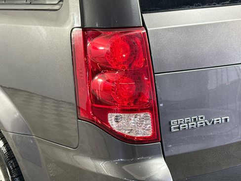 Used 2019 Dodge Grand Caravan SE FWD image 34