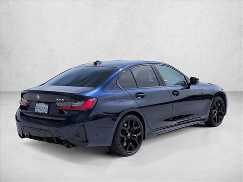 Used 2025 BMW 330i Sedan w/ M Sport Package RWD image 5