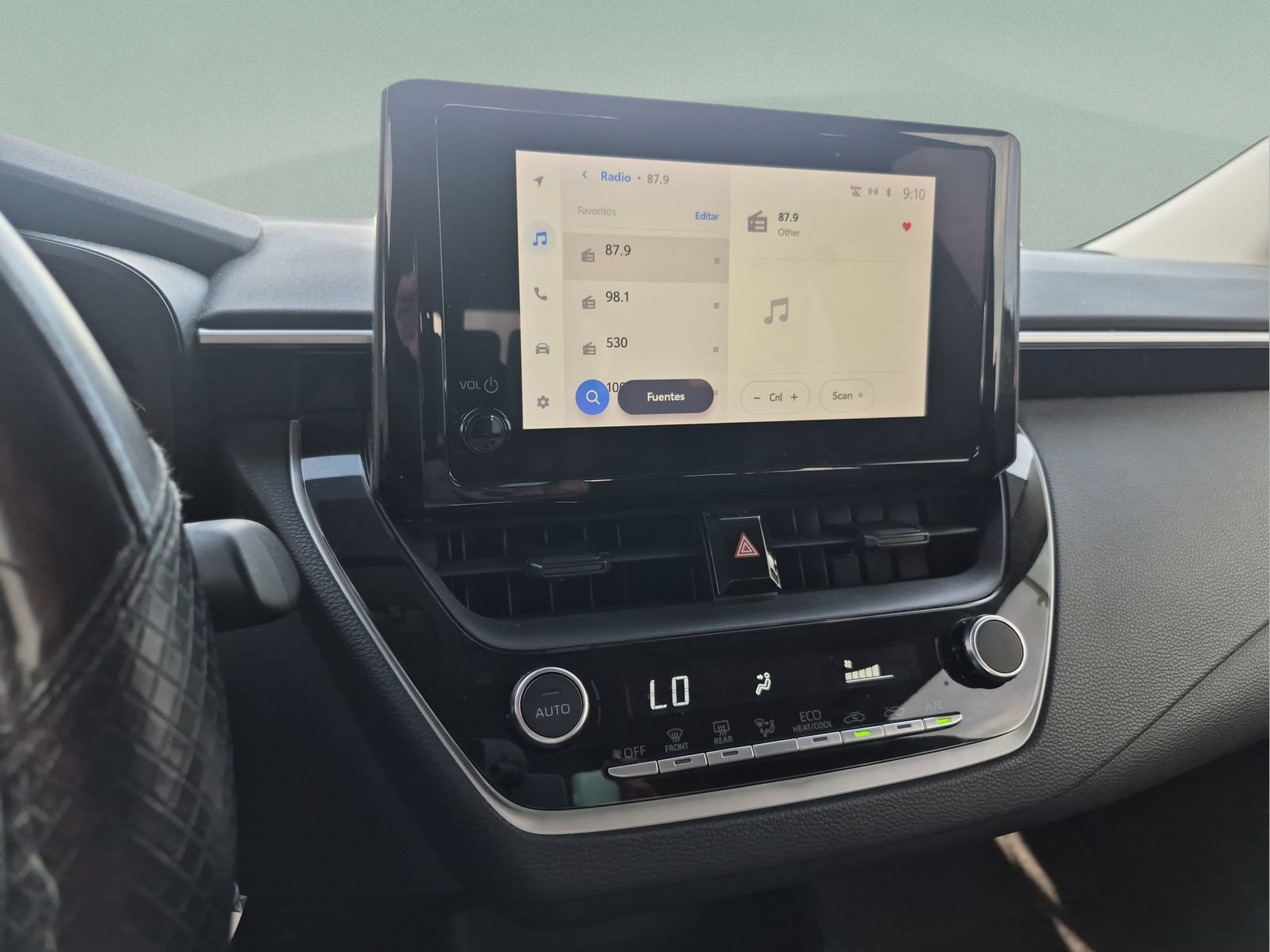 Used 2023 Toyota Corolla LE FWD image 12