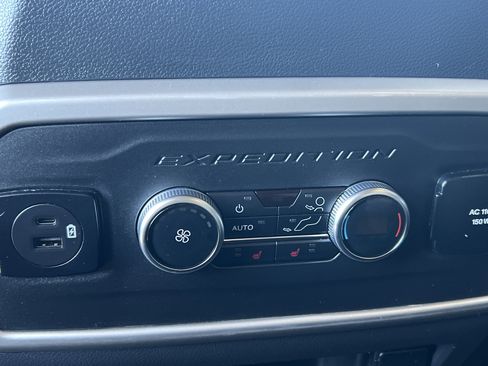 Used 2023 Ford Expedition Limited image 20