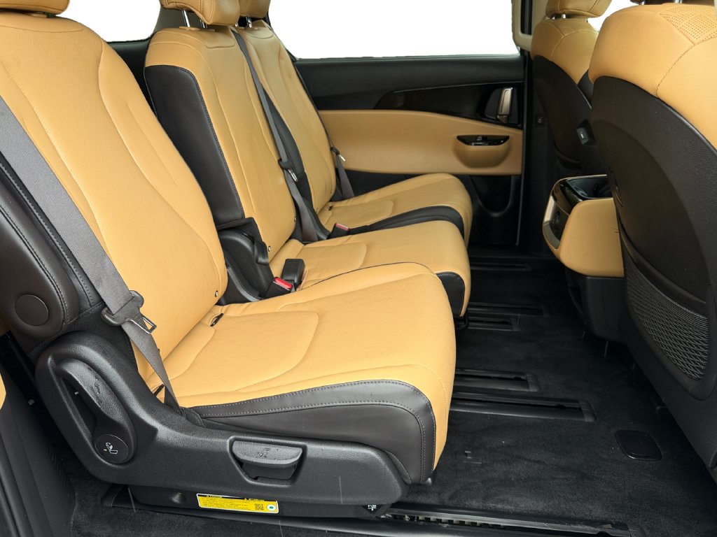 Used 2024 Kia Carnival EX FWD image 9