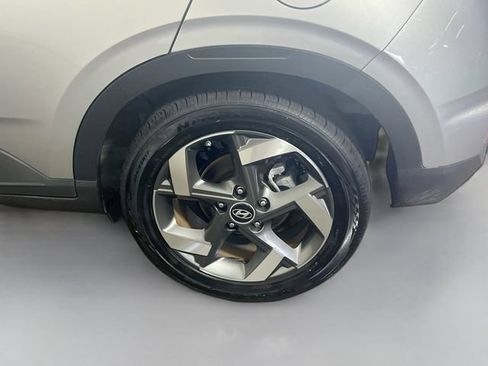 Used 2025 Hyundai Venue SEL FWD image 24