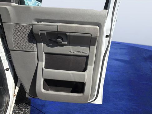 Used 2017 Ford E-350 and Econoline 350 Super Duty RWD image 16