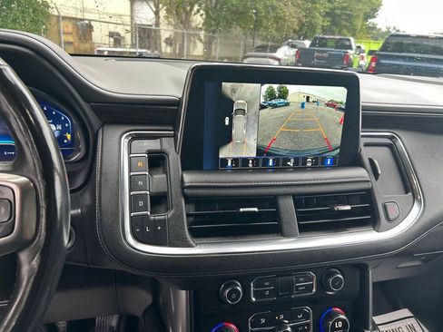 Used 2022 Chevrolet Tahoe Z71 w/ Luxury Package image 19