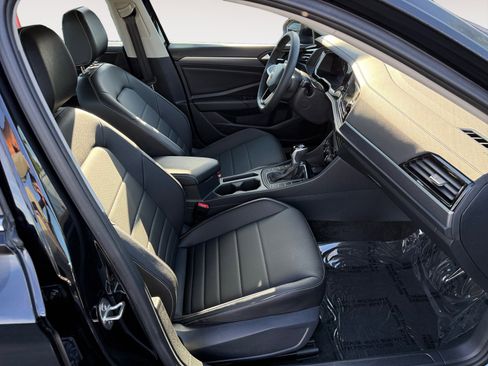 Used 2024 Volkswagen Jetta SE image 19