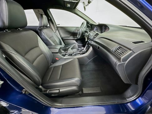 Used 2017 Honda Accord Sport image 27