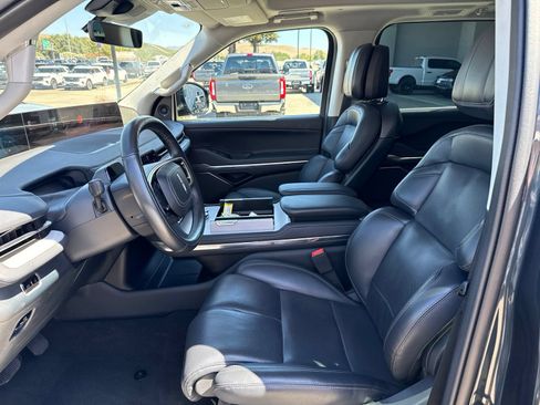 Certified 2025 Lincoln Navigator Reserve AWD/4WD image 9