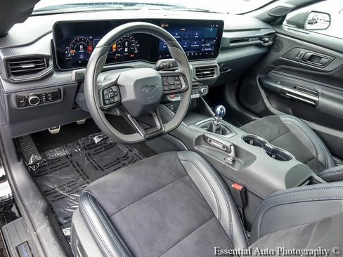 Used 2025 Ford Mustang Dark Horse RWD image 12