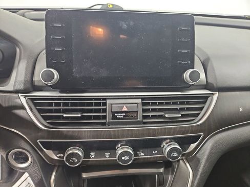 Used 2018 Honda Accord Touring image 18