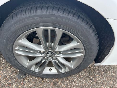 Used 2017 Toyota Camry SE image 9