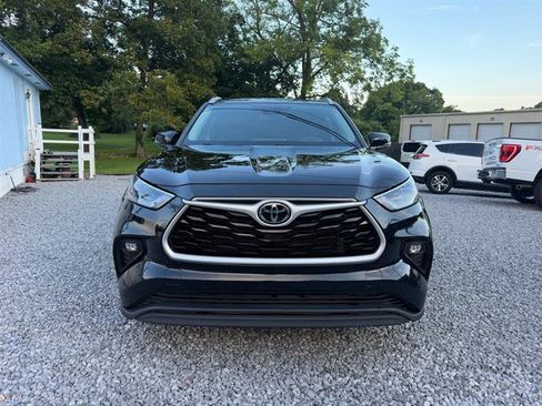 Used 2023 Toyota Highlander XLE AWD/4WD image 11
